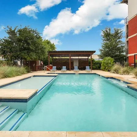 Historic Apartment Downtown Sa